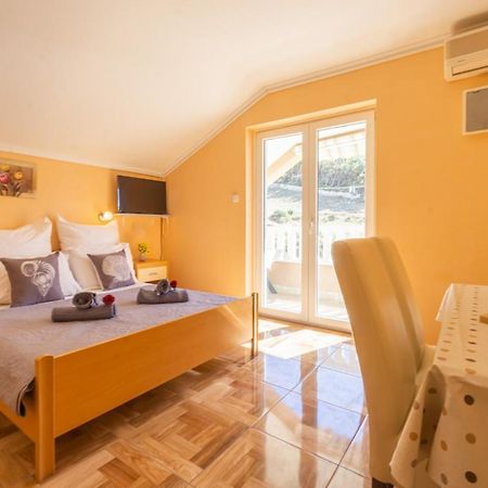 Kustic At The Beach Metajna Exterior photo
