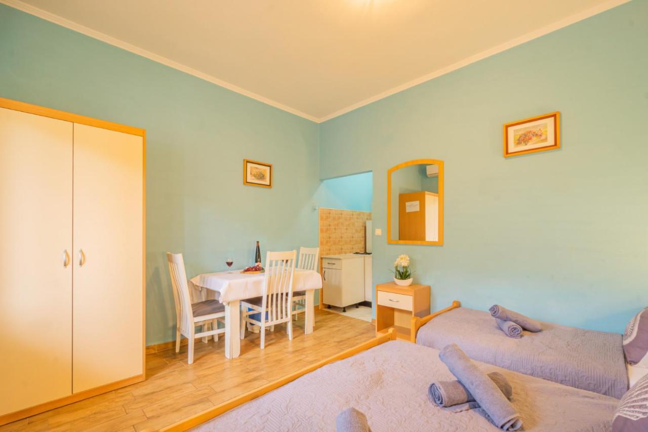 Kustic At The Beach Metajna Exterior photo