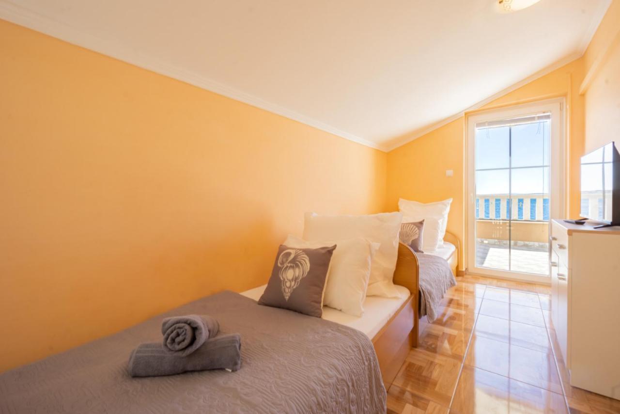 Kustic At The Beach Metajna Exterior photo